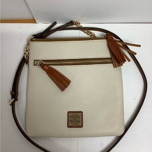 Women’s Dooney & Bourke double zip cross body bag